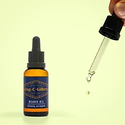 Stilvolle Produktaufnahme des Bartöls – eine Hand tropft Öl aus einer Pipette, perfekt inszeniert für Männerpflege und hochwertige Kosmetikpräsentation. Stilvolle Produktaufnahme des Bartöls – eine Hand tropft Öl aus einer Pipette, perfekt inszeniert für Männerpflege und hochwertige Kosmetikpräsentation.